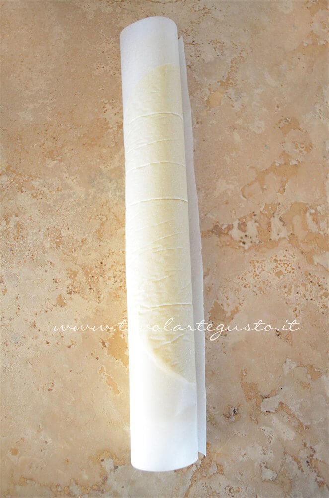 Pasta Brisee arrotolata pronta per essere conservata - Ricetta Pasta Brisee Pasta Brisee arrotolata pronta per essere conservata - Ricetta Pasta Brisee