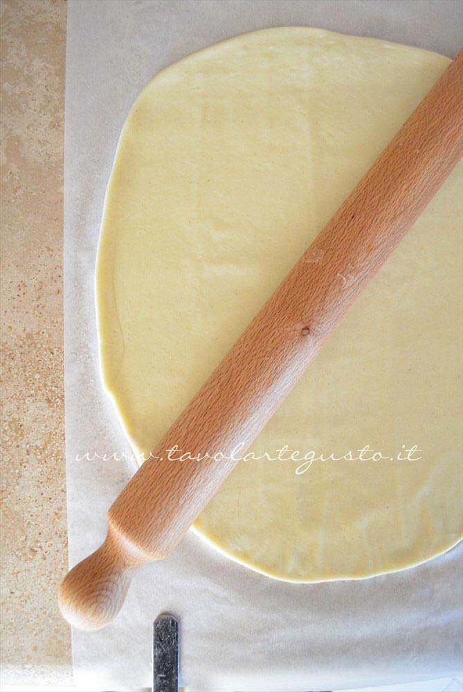 Stendere la Pasta Brisee - Ricetta Pasta Brisee Stendere la Pasta Brisee - Ricetta Pasta Brisee
