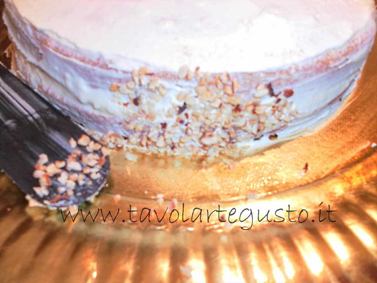 Torta alla Vaniglia e granella di nocciole Torta alla Vaniglia e granella di nocciole