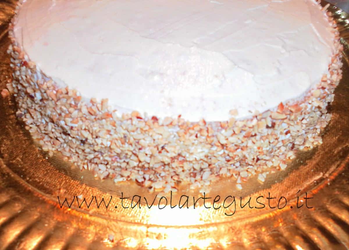 Torta alla Vaniglia e granella di nocciole Torta alla Vaniglia e granella di nocciole