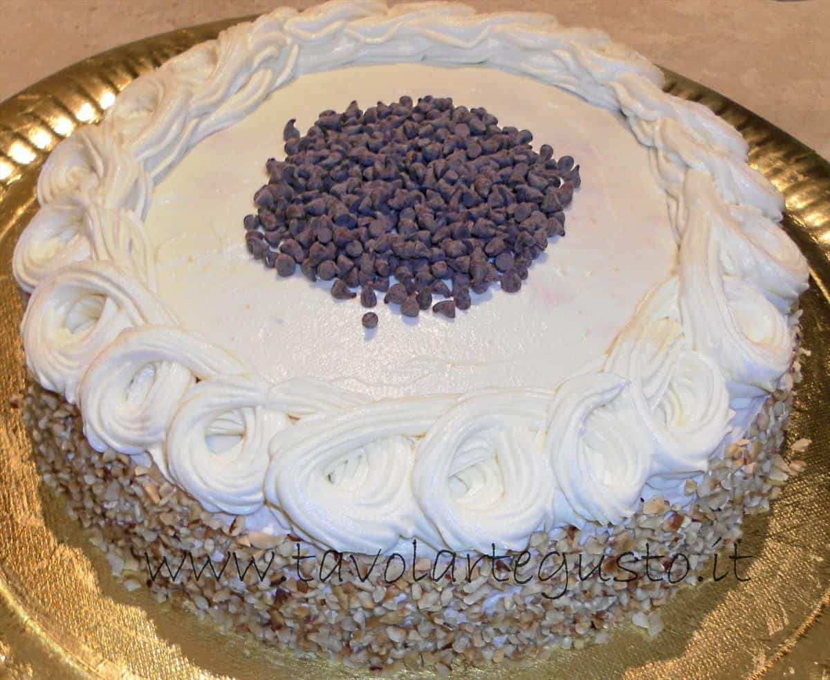 Torta alla Vaniglia e granella di nocciole Torta alla Vaniglia e granella di nocciole