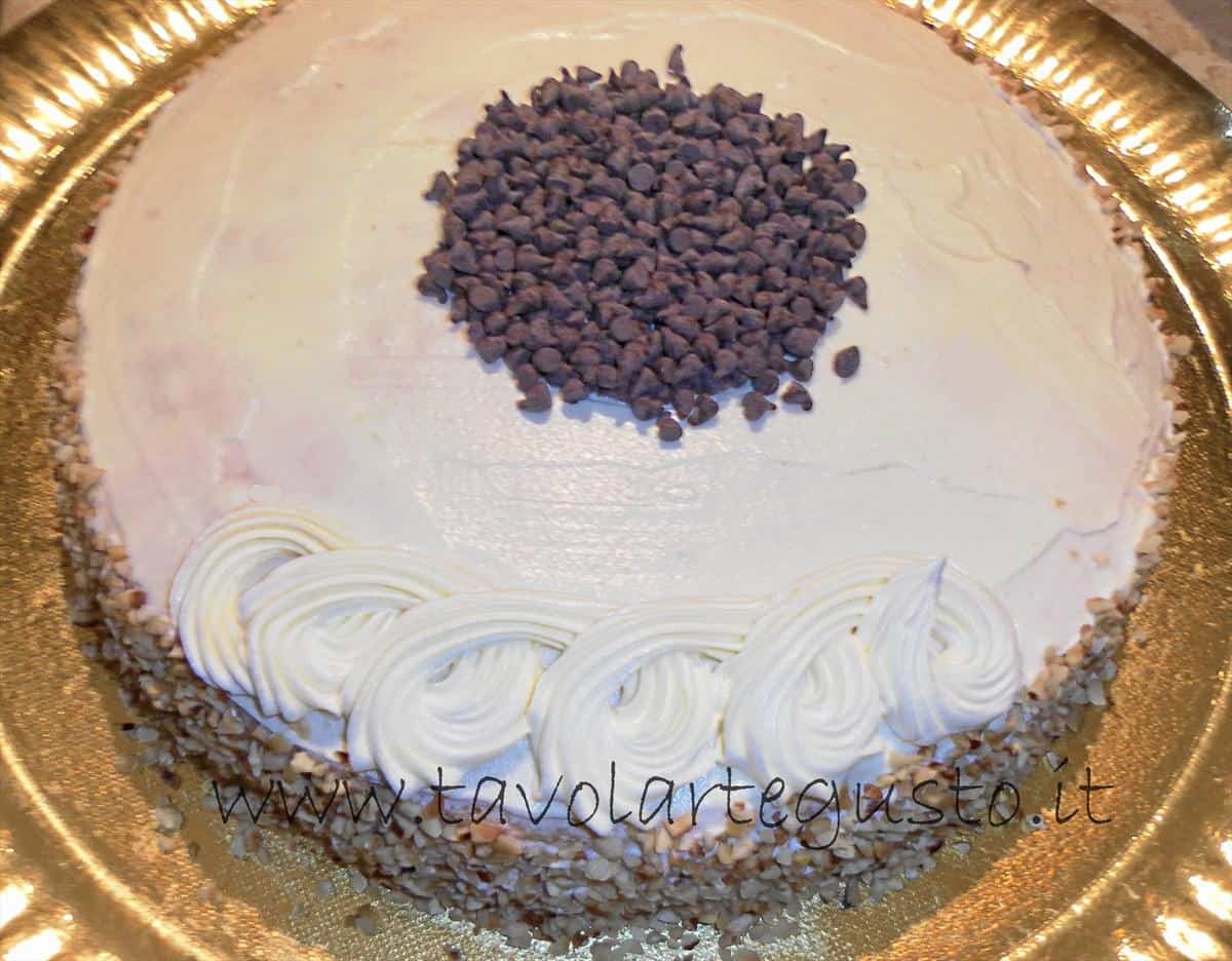 Torta alla Vaniglia e granella di nocciole Torta alla Vaniglia e granella di nocciole