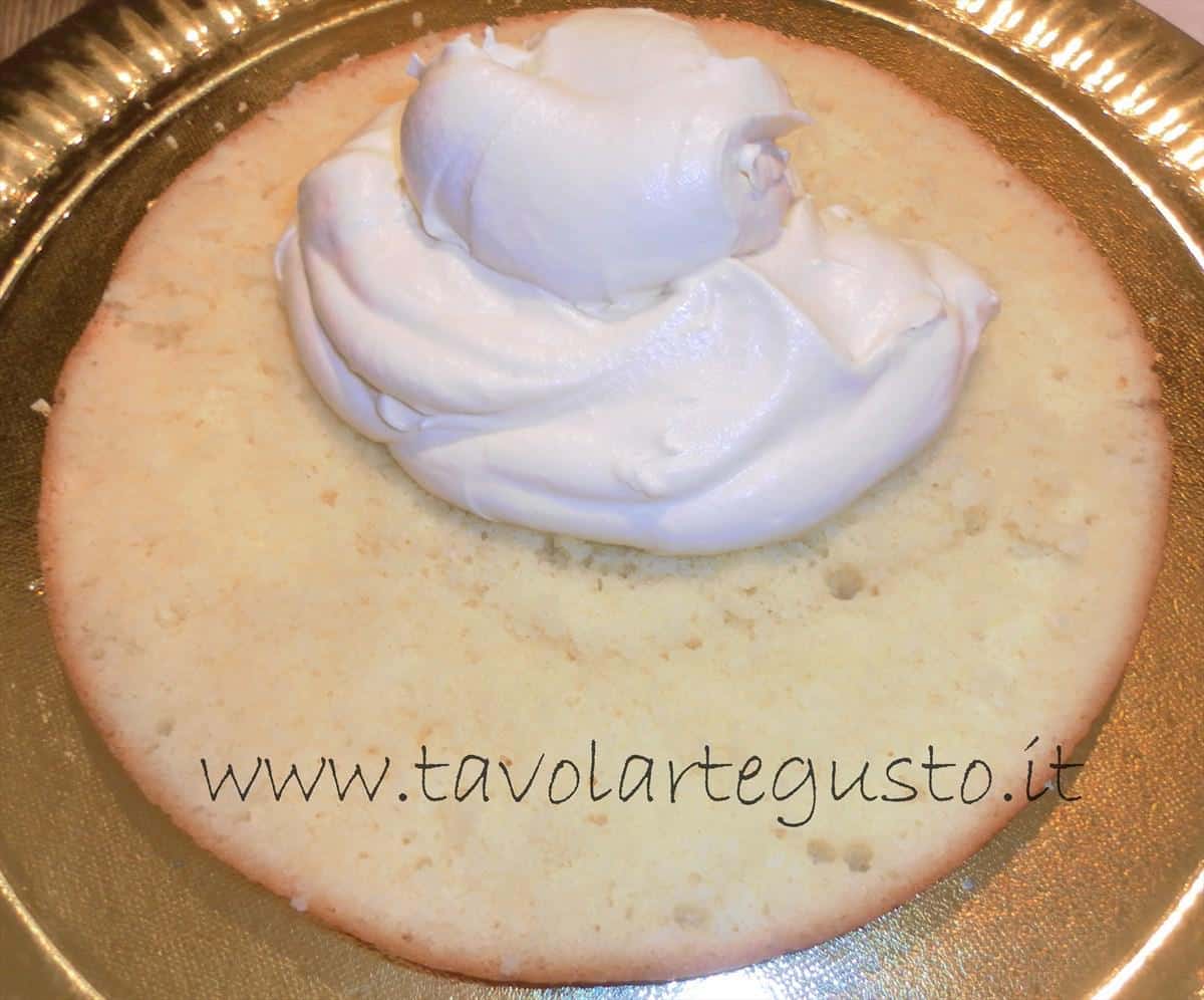Torta alla Vaniglia e granella di nocciole Torta alla Vaniglia e granella di nocciole