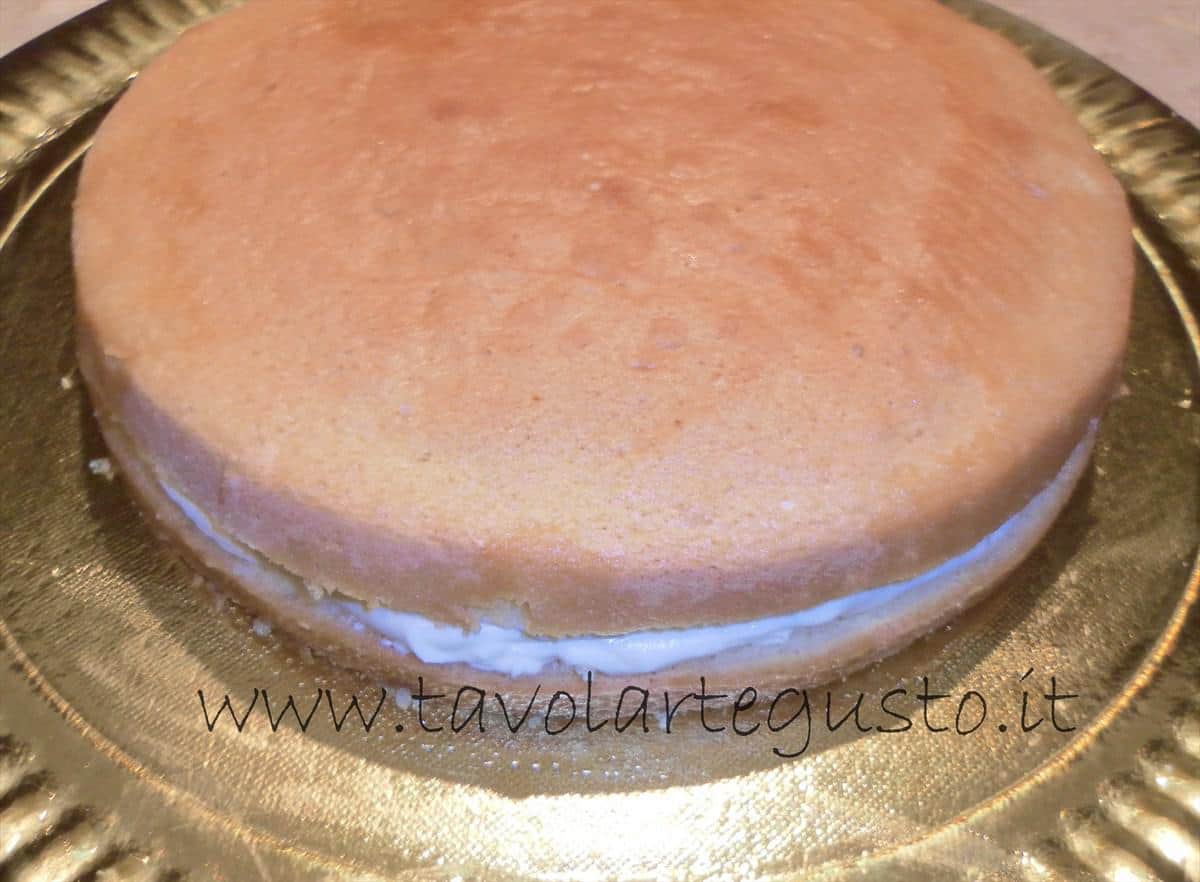 Torta alla Vaniglia e granella di nocciole Torta alla Vaniglia e granella di nocciole