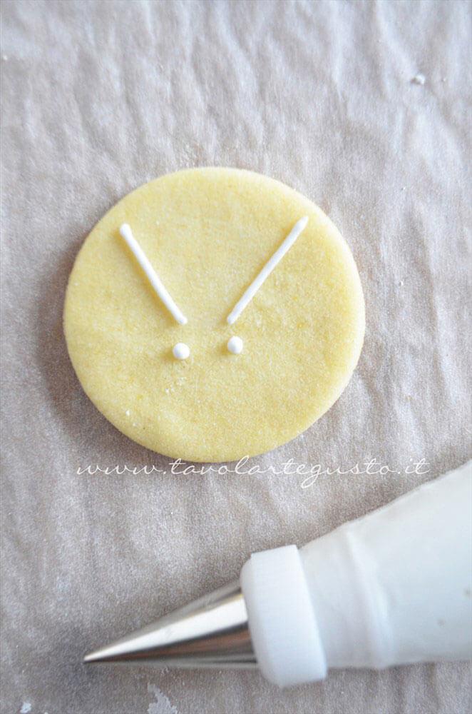 Scrivere con la Ghiaccia compatta - Ricetta Ghiaccia Reale (Royal Icing) Scrivere con la Ghiaccia compatta - Ricetta Ghiaccia Reale (Royal Icing)