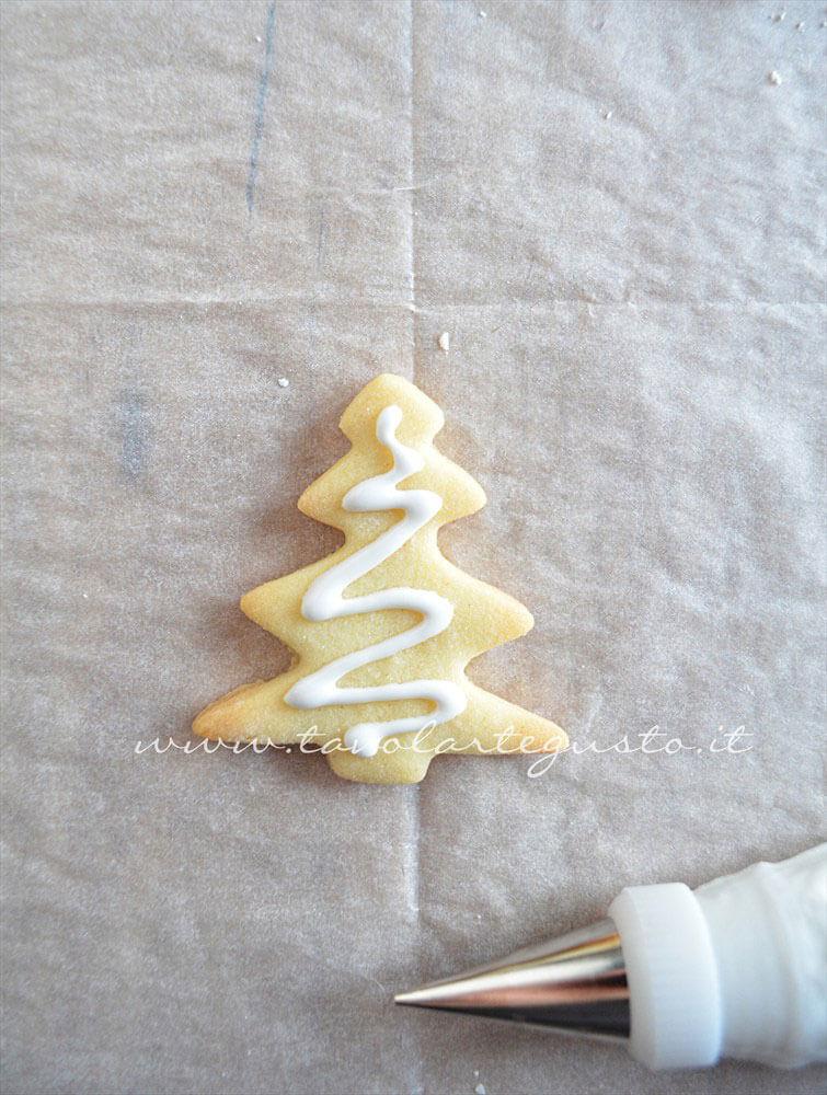 Scrivere con la ghiaccia morbida - Ricetta Ghiaccia Reale (Royal Icing) Scrivere con la ghiaccia morbida - Ricetta Ghiaccia Reale (Royal Icing)