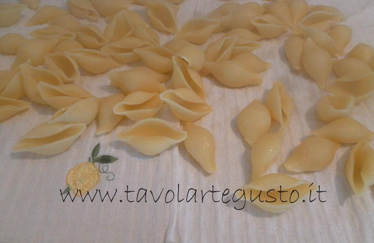 conchiglioni ripieni come fare i conchiglioni ripieni di melanzane e mozzarella 11