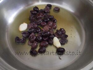 Linguine olive e capperi Linguine olive e capperi