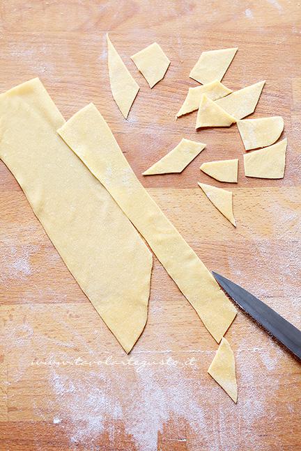 Come fare maltagliati all'uovo - Ricetta pasta fresca fatta in casa