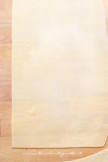 Come stendere la sfoglia di pasta fresca all'uovo2 - Ricetta pasta fresca fatta in casa