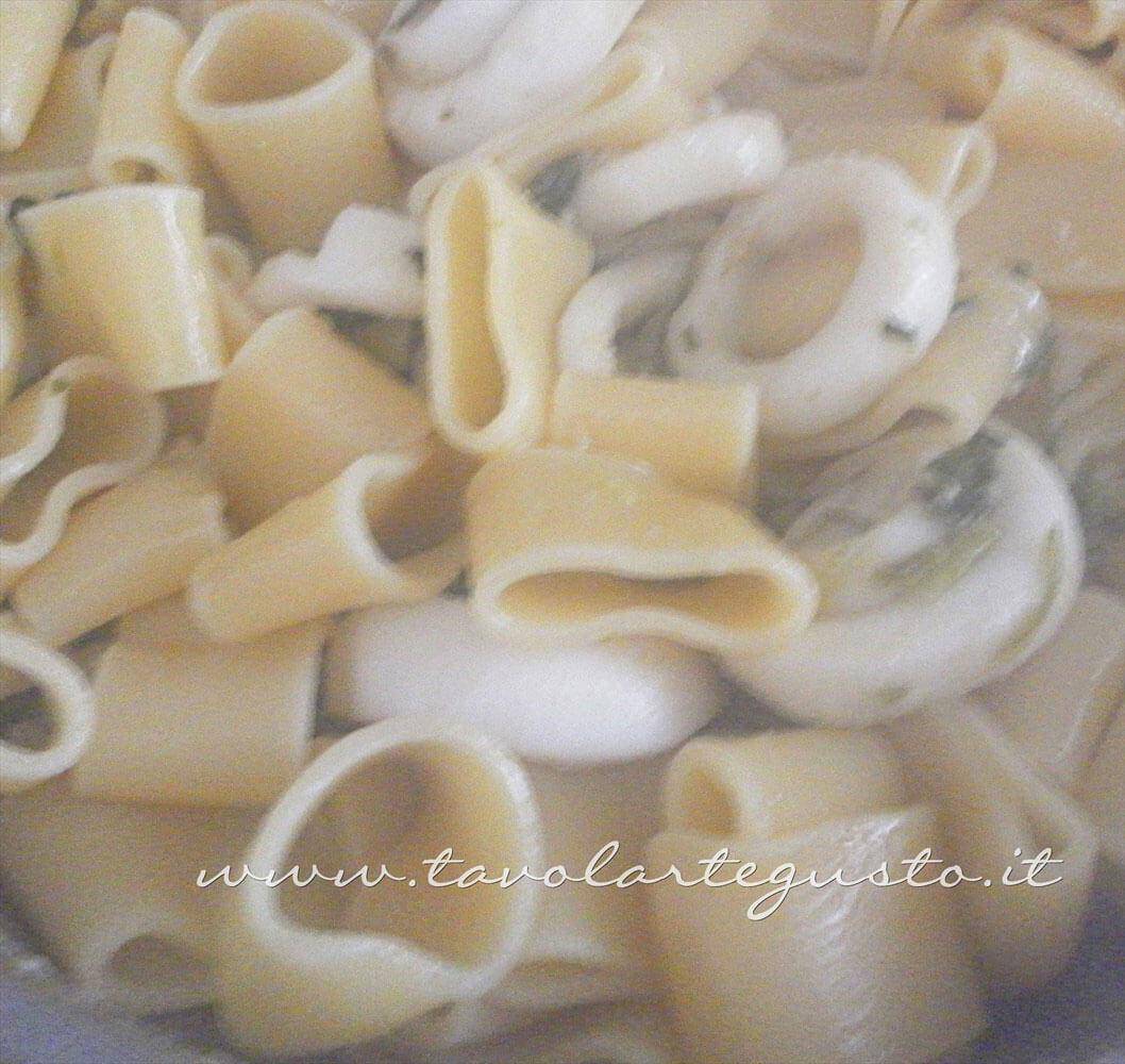Condire la Calamarata - Ricetta Calamarata di Totani Condire la Calamarata - Ricetta Calamarata di Totani