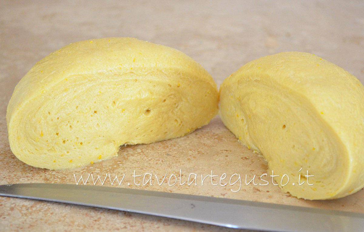 Dividere la pasta Brioche per congelarla - Pasta Brioche Ricetta - Brioches dolci Dividere la pasta Brioche per congelarla - Pasta Brioche Ricetta - Brioches dolci