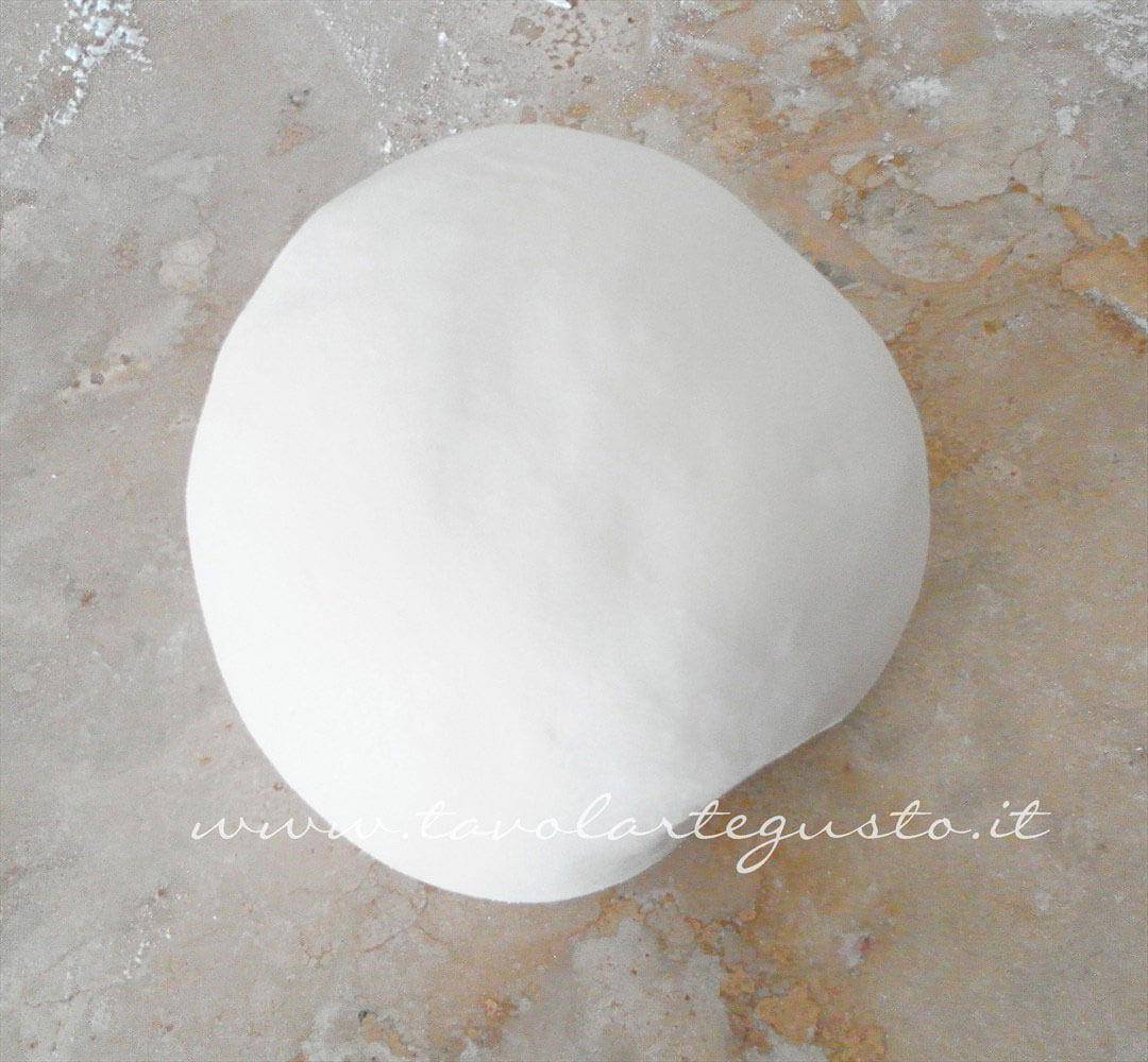 Formare una palla - Ricetta Pasta di Zucchero - Glassa Fondente Formare una palla - Ricetta Pasta di Zucchero - Glassa Fondente