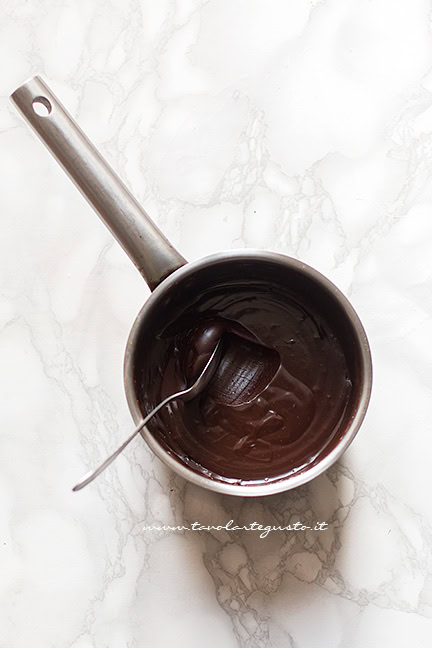 Lasciar raddreffare a temperatura ambiente - Ricetta Crema Ganache - Ganache al cioccolato