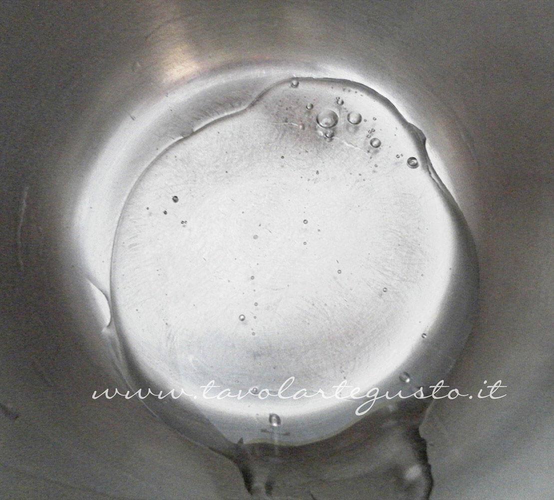 Pesare il glucosio - Ricetta Pasta di Zucchero - Glassa Fondente Pesare il glucosio - Ricetta Pasta di Zucchero - Glassa Fondente