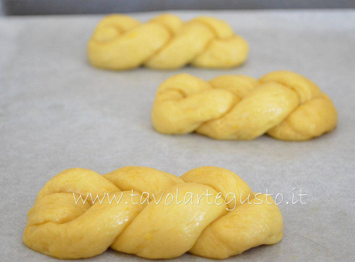 Trecce dolci - Trecce Brioches - Pasta Brioche Ricetta - Brioches dolci Trecce dolci - Trecce Brioches - Pasta Brioche Ricetta - Brioches dolci