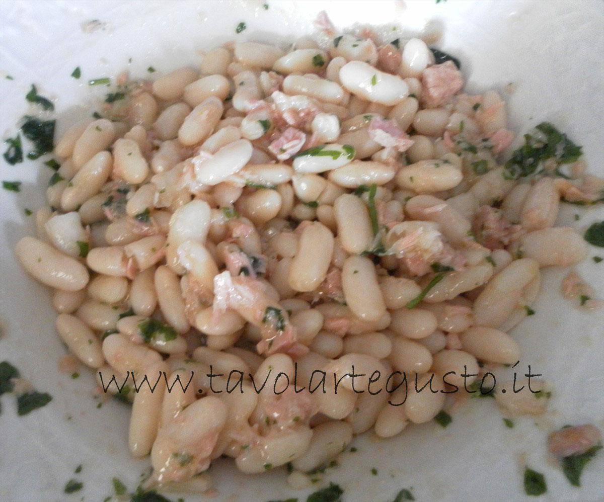 insalata di fagioli, tonno e lattuga1 insalata di fagioli, tonno e lattuga1