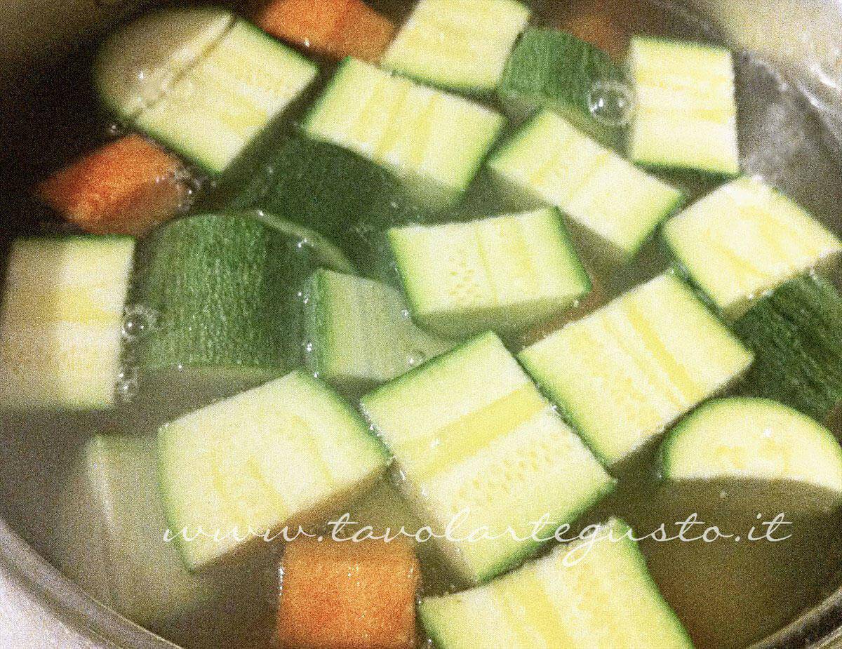 Aggiungere le zucchine - Ricetta Verdure gratinate Aggiungere le zucchine - Ricetta Verdure gratinate