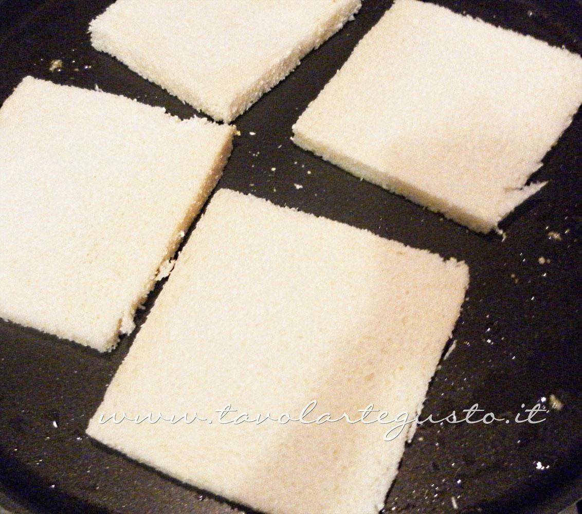 Dorare le fette di pancarrè - Ricetta Canapè caldi mozzarella e pomodoro Dorare le fette di pancarrè - Ricetta Canapè caldi mozzarella e pomodoro