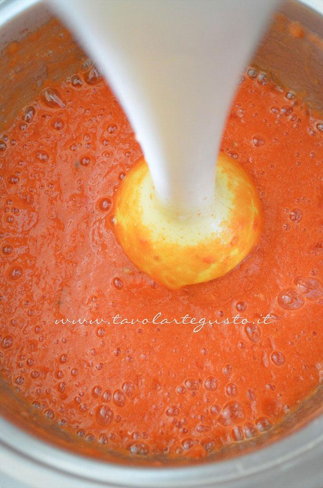 Frullare il pomodoro - Ricetta Risoni al pomodoro Frullare il pomodoro - Ricetta Risoni al pomodoro