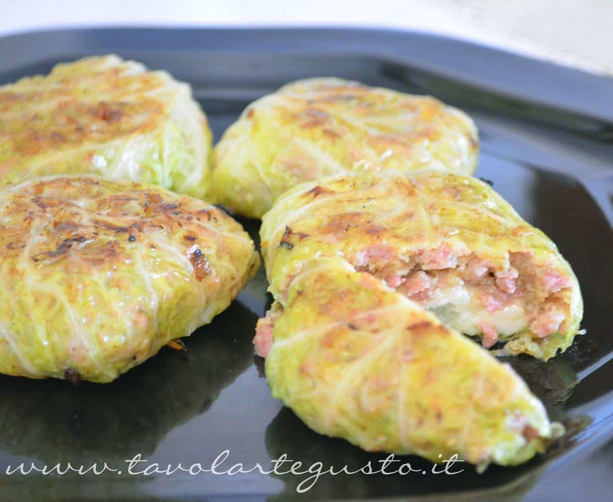 involtini di verza con salsiccia e scamorza involtini di verza con salsiccia e scamorza