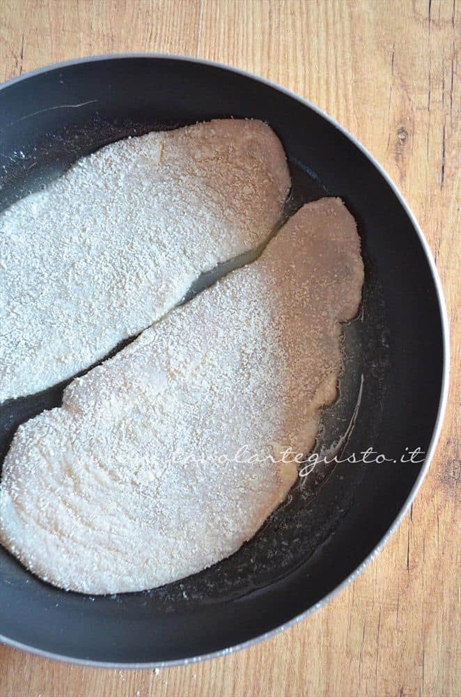 scaloppine al kumquat, peperoncini verdi e mandorle3 scaloppine al kumquat, peperoncini verdi e mandorle3