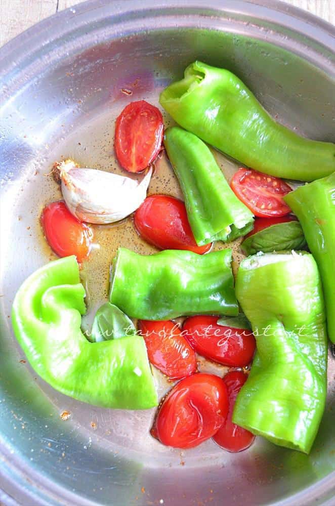 scaloppine al kumquat, peperoncini verdi e mandorle6 scaloppine al kumquat, peperoncini verdi e mandorle6