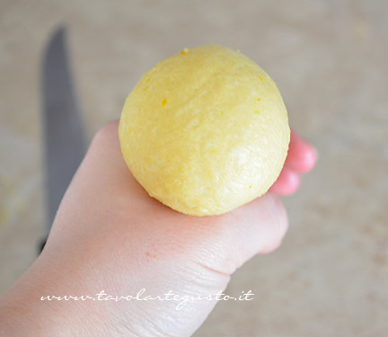 come formare le brioche col tuppo 1