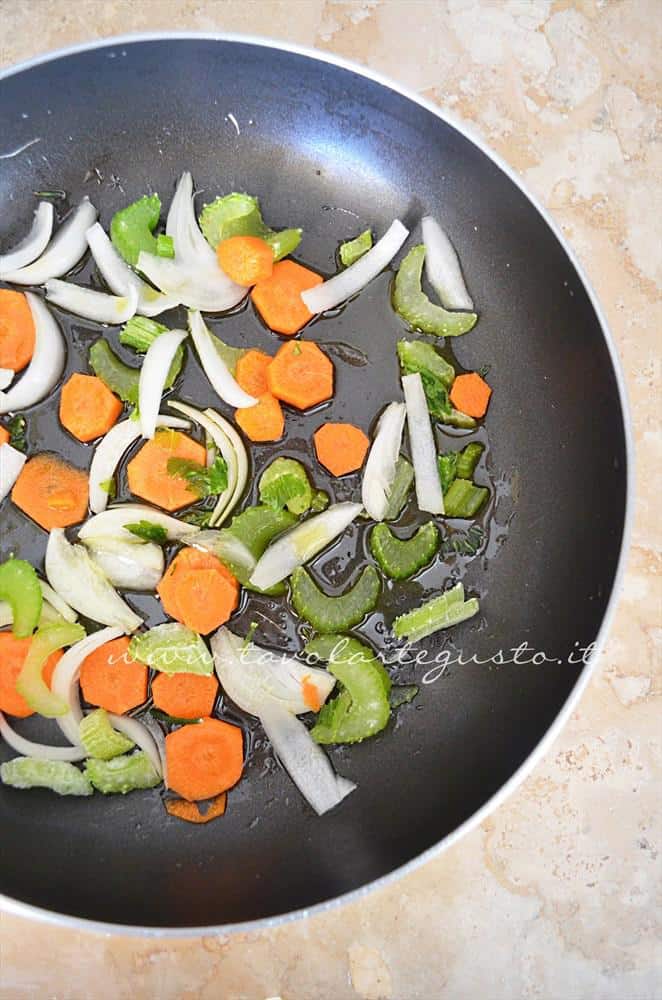 Cannelloni di platessa allo zafferano in sauté di mandorle1 Cannelloni di platessa allo zafferano in sauté di mandorle1