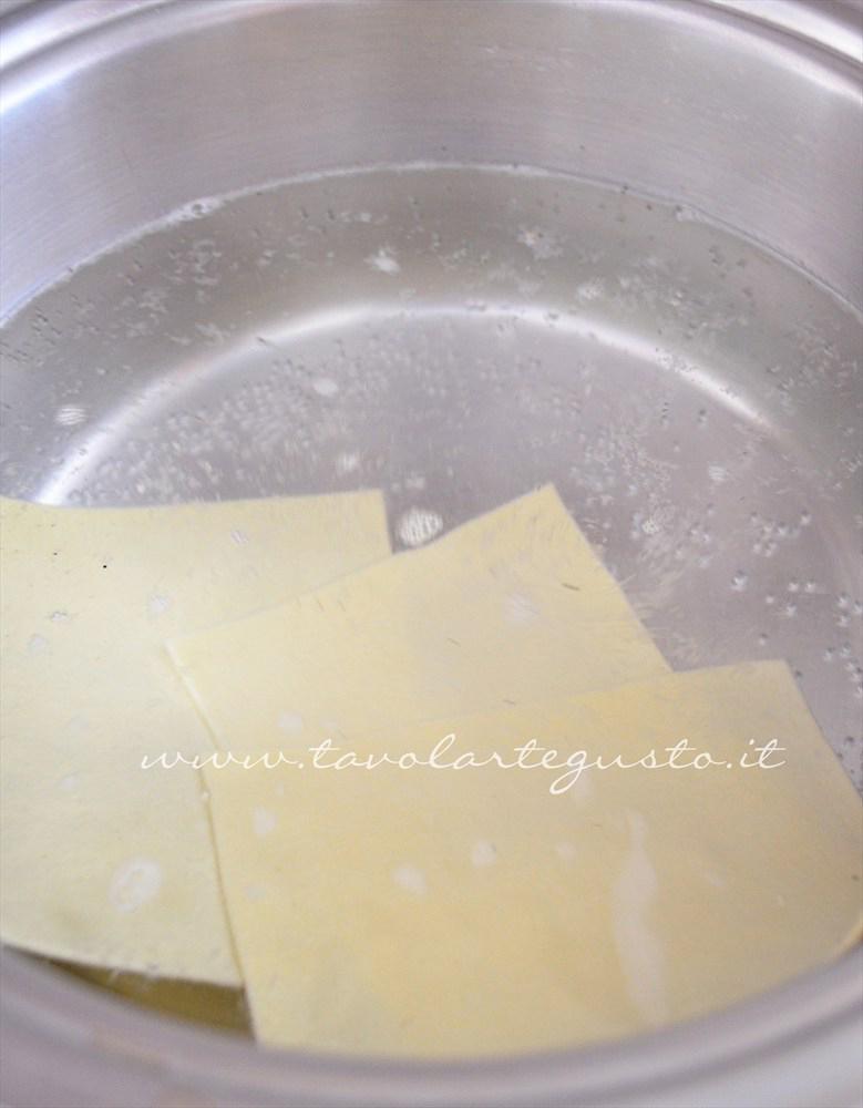 Cannelloni di platessa allo zafferano in sauté di mandorle10 Cannelloni di platessa allo zafferano in sauté di mandorle10