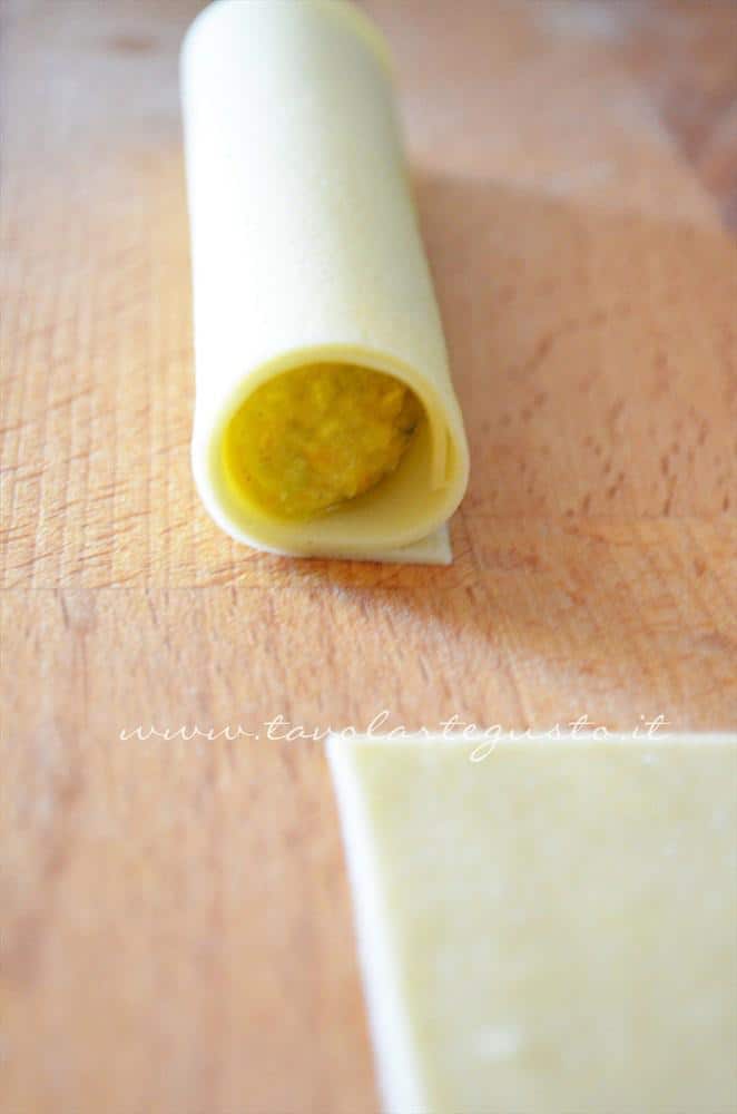 Cannelloni di platessa allo zafferano in sauté di mandorle13 Cannelloni di platessa allo zafferano in sauté di mandorle13