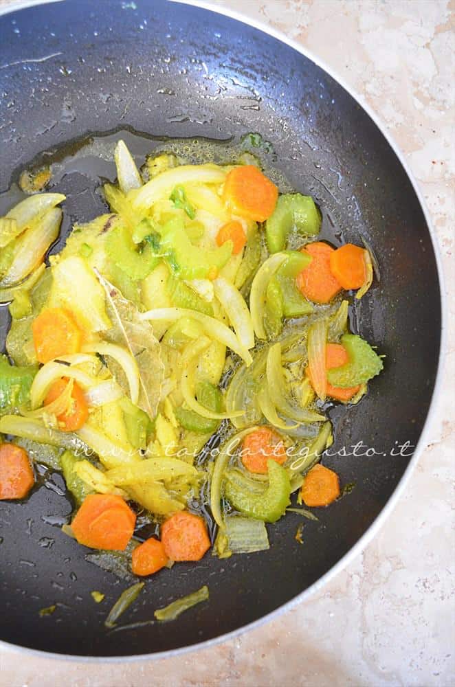 Cannelloni di platessa allo zafferano in sauté di mandorle19 Cannelloni di platessa allo zafferano in sauté di mandorle19