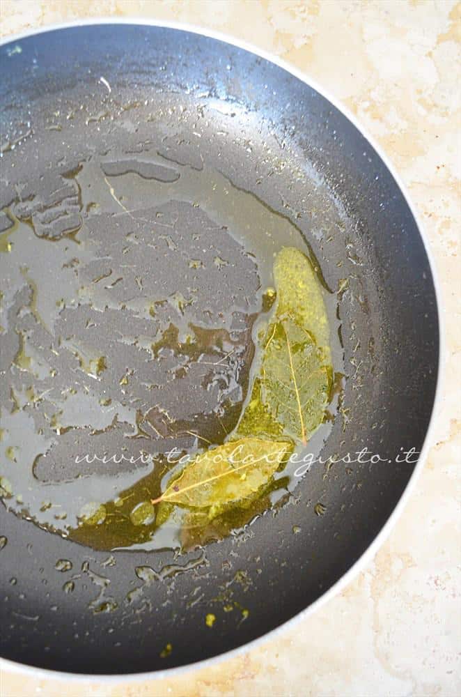 Cannelloni di platessa allo zafferano in sauté di mandorle3 Cannelloni di platessa allo zafferano in sauté di mandorle3