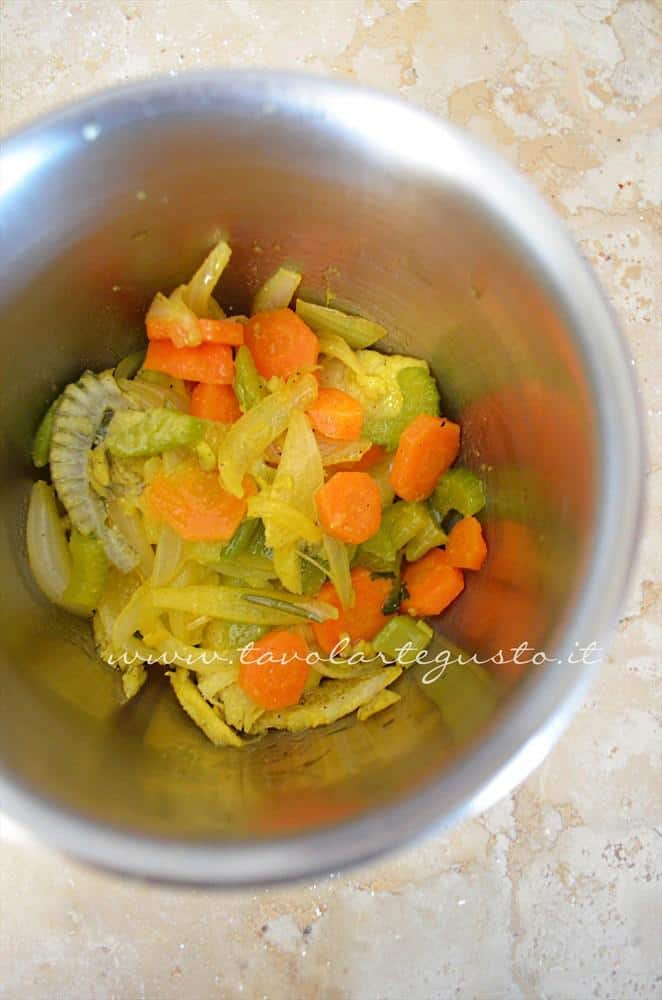Cannelloni di platessa allo zafferano in sauté di mandorle4 Cannelloni di platessa allo zafferano in sauté di mandorle4
