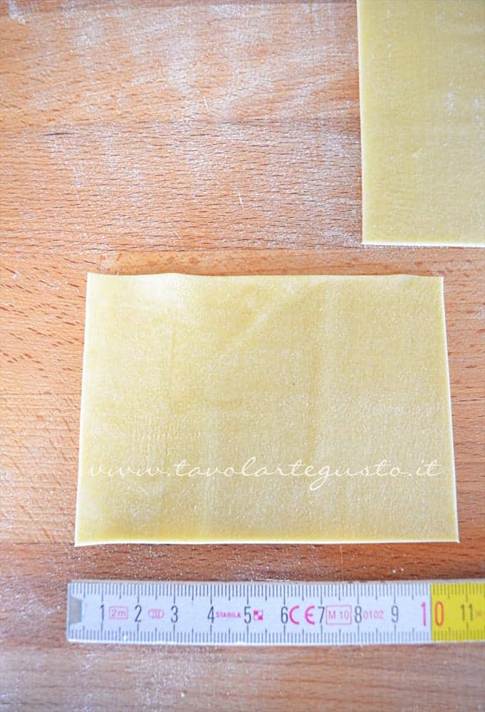 Cannelloni di platessa allo zafferano in sauté di mandorle9 Cannelloni di platessa allo zafferano in sauté di mandorle9