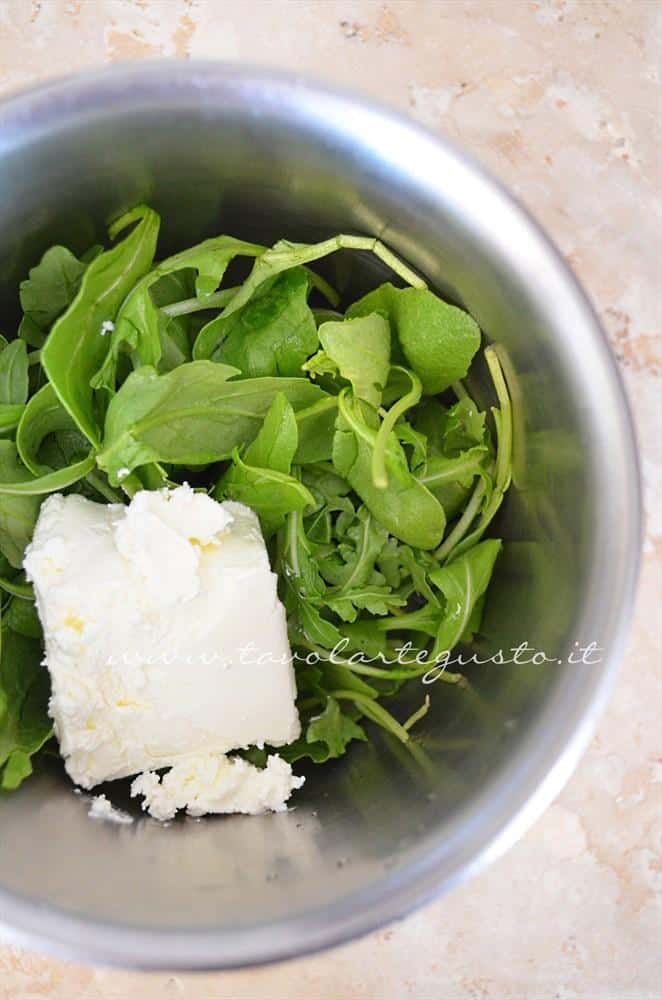 involtini di bresaola su mousse di rucola1 involtini di bresaola su mousse di rucola1