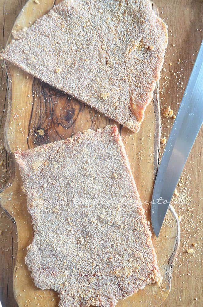 Dividere la cotoletta - Ricetta Cotolette con piselli Dividere la cotoletta - Ricetta Cotolette con piselli