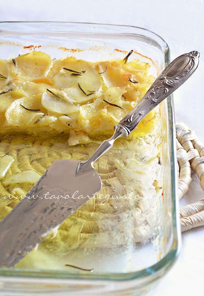 Fetta di Millefoglie di patate - Ricetta Millefoglie di patate Fetta di Millefoglie di patate - Ricetta Millefoglie di patate