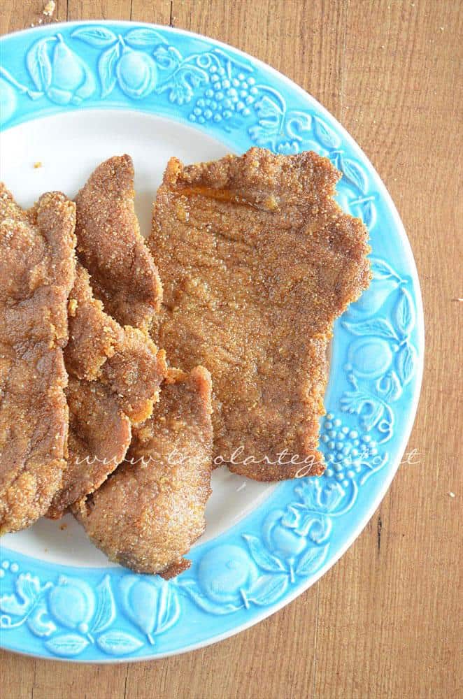 Friggere le cotolette - Ricetta Cotolette con piselli Friggere le cotolette - Ricetta Cotolette con piselli