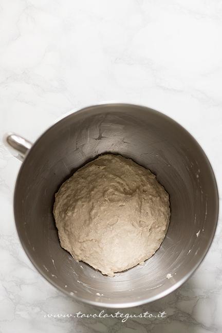 Preparare il lievitino - Ricetta Pane di Zucca al cioccolato