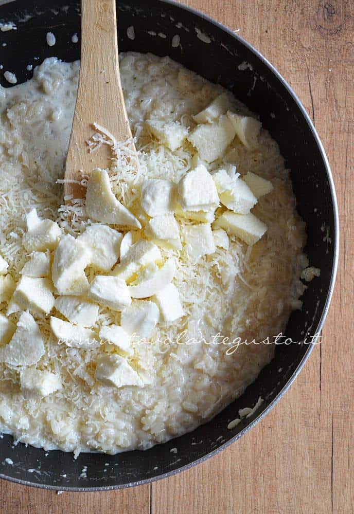 Risotto bianco cremoso(preparazione5 aggiunta mozzarella e parmigiano) Risotto bianco cremoso(preparazione5 aggiunta mozzarella e parmigiano)