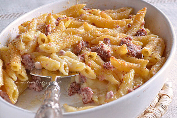 pasta al forno salsiccia e besciamella