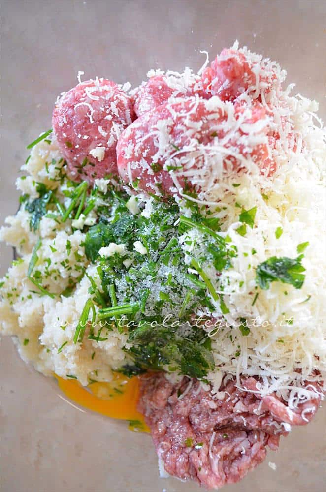 Impasto polpette, Ricetta Polpette in umido di carne e salsiccia Impasto polpette, Ricetta Polpette in umido di carne e salsiccia