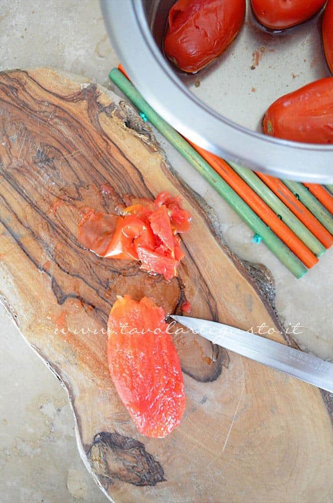 Spellare i pomodori, Ricetta Polpette in umido di carne e salsiccia Spellare i pomodori, Ricetta Polpette in umido di carne e salsiccia