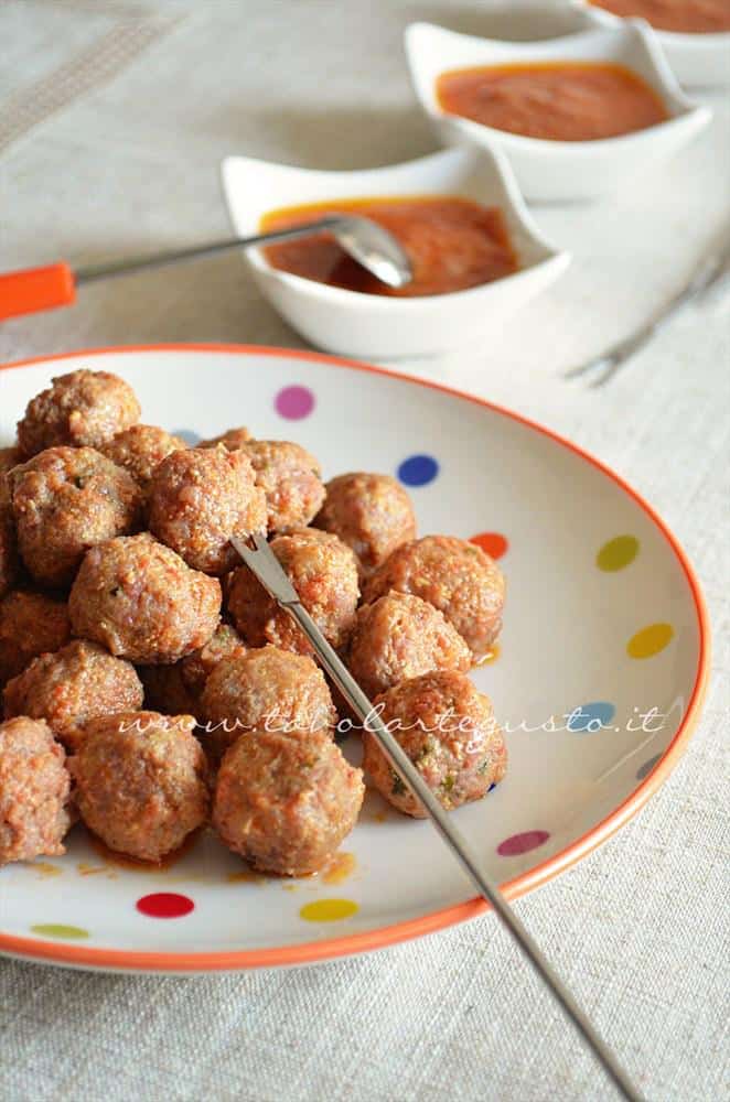 Polpette in umido di carne e salsiccia Polpette in umido di carne e salsiccia