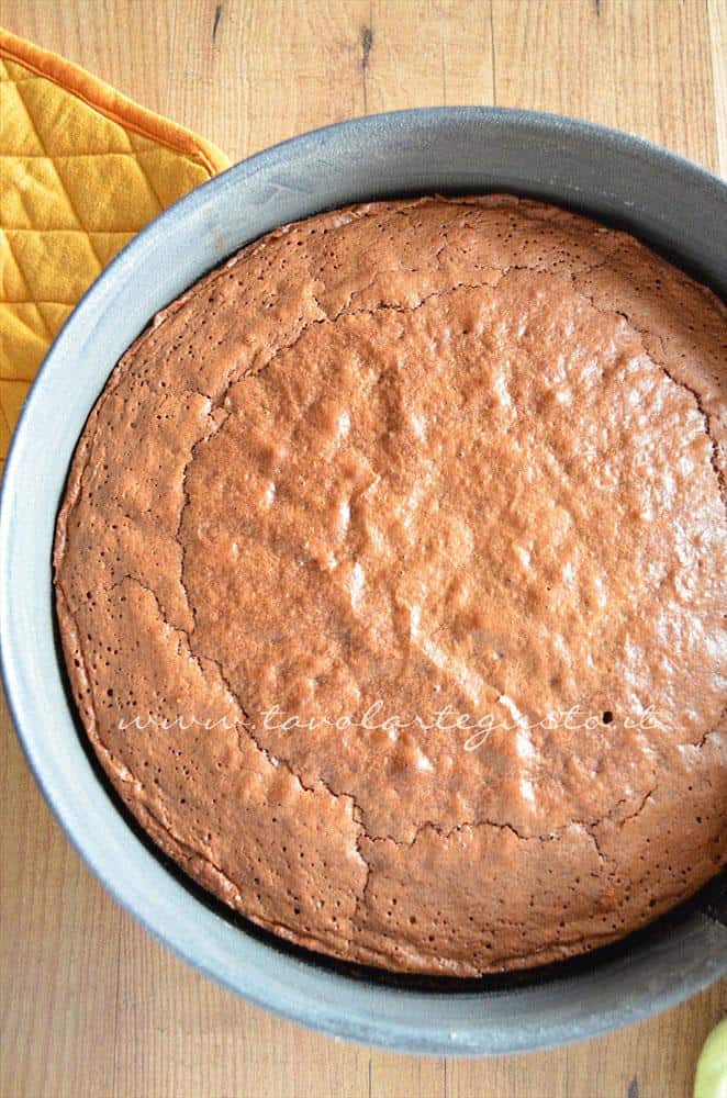 Torta appena sfornata - Ricetta Torta cioccolato e nocciole Torta appena sfornata -Ricetta Torta cioccolato e nocciole