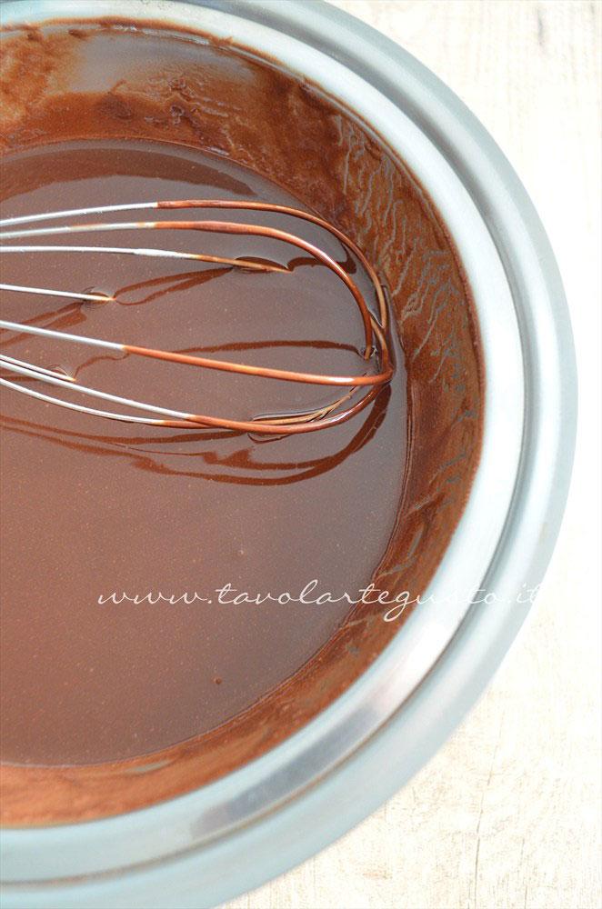 Burro fuso - Ricetta Torta cioccolato e nocciole Burro fuso - Ricetta Torta cioccolato e nocciole