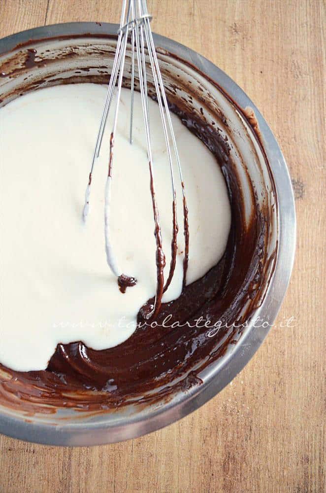 Aggiungere la ricotta a crema - Ricetta Crostata morbida al cioccolato Aggiungere la ricotta a crema - Ricetta Crostata morbida al cioccolato