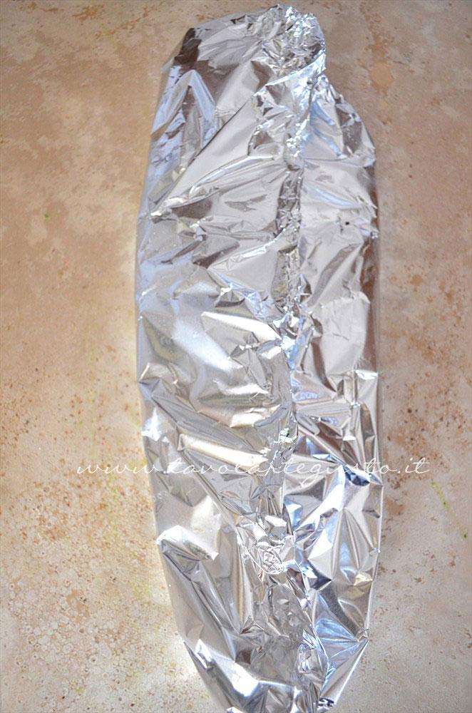 Chiudere il cartoccio - Ricetta Filetto di salmone al cartoccio Chiudere il cartoccio - Ricetta Filetto di salmone al cartoccio