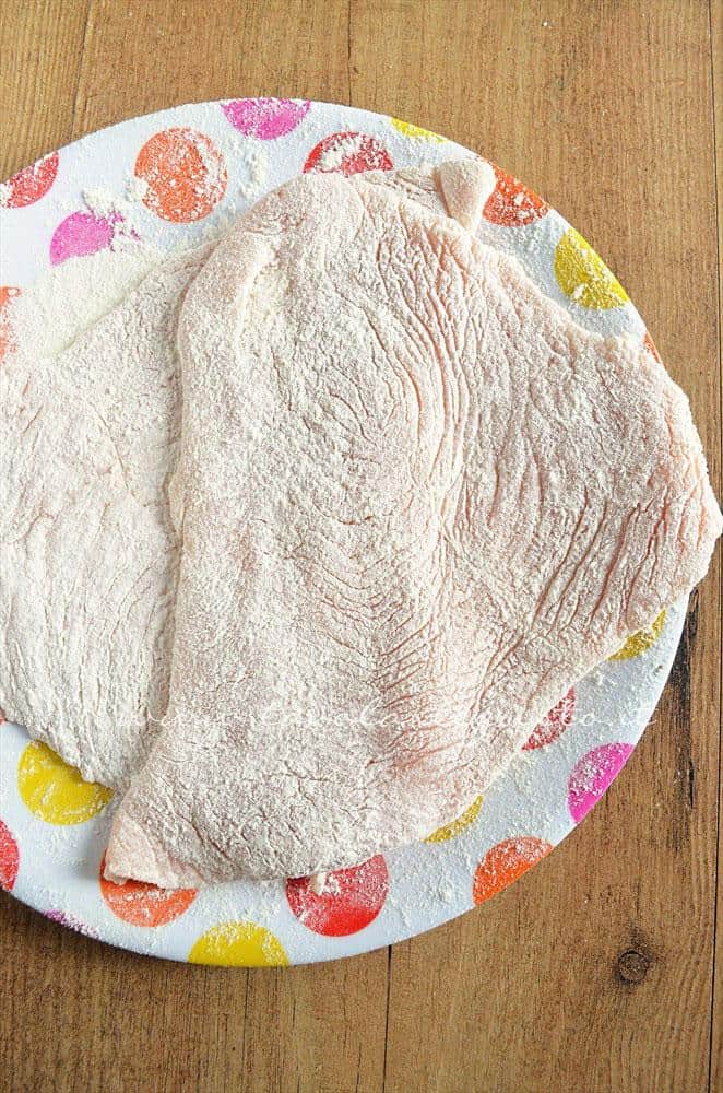 Petti di pollo infarinati - Ricetta Petto di pollo al formaggio Petti di pollo infarinati - Ricetta Petto di pollo al formaggio